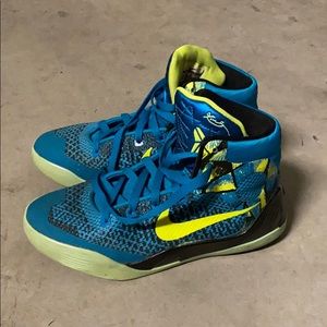 Kobe Bryant Basketball shoes for kids/women..